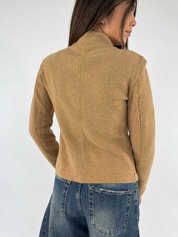 giacca-coreana-bottoni-oro-sfiancata