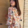 blusa-con-laccetti-manica-floreale