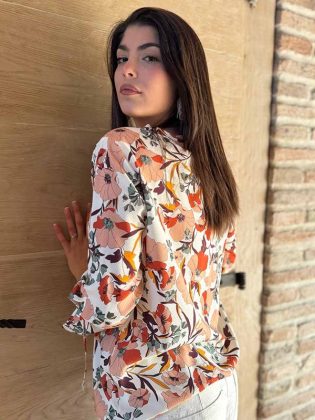 Blusa con laccetti manica