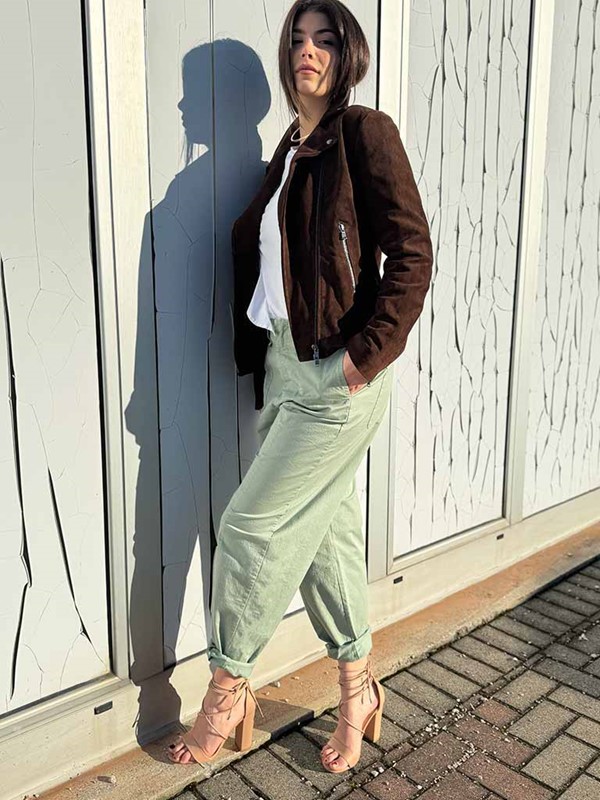 chiodo-scamosciato-con-zip-outfit