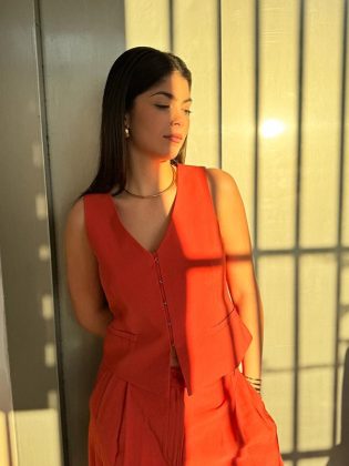 Gilet in viscosa con gancini