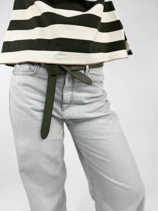 Jeans egg-fit taglio vivo