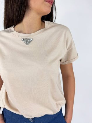 T-shirt con triangolo strass