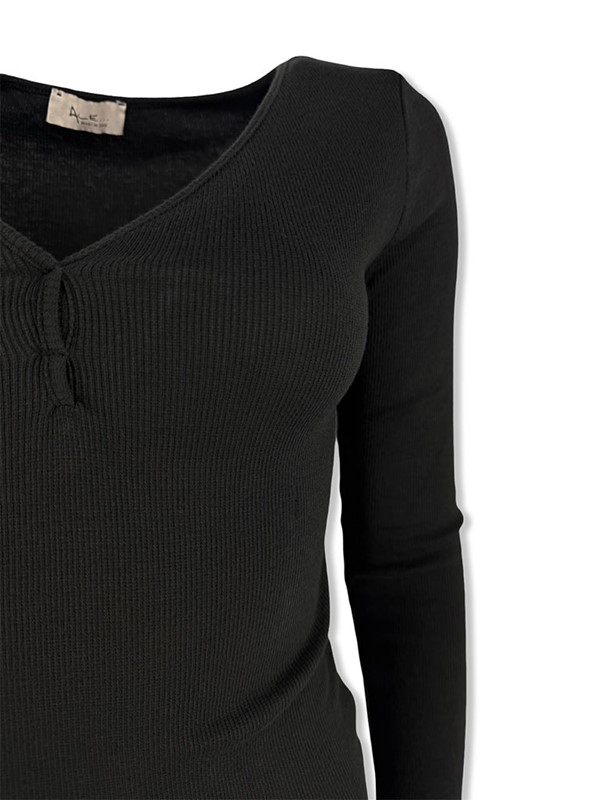 t-shirt-a-costine-collo-a-v-nero