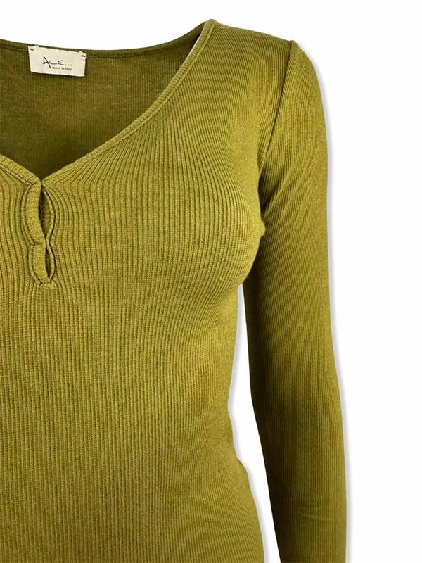 t-shirt-a-costine-collo-a-v-olio