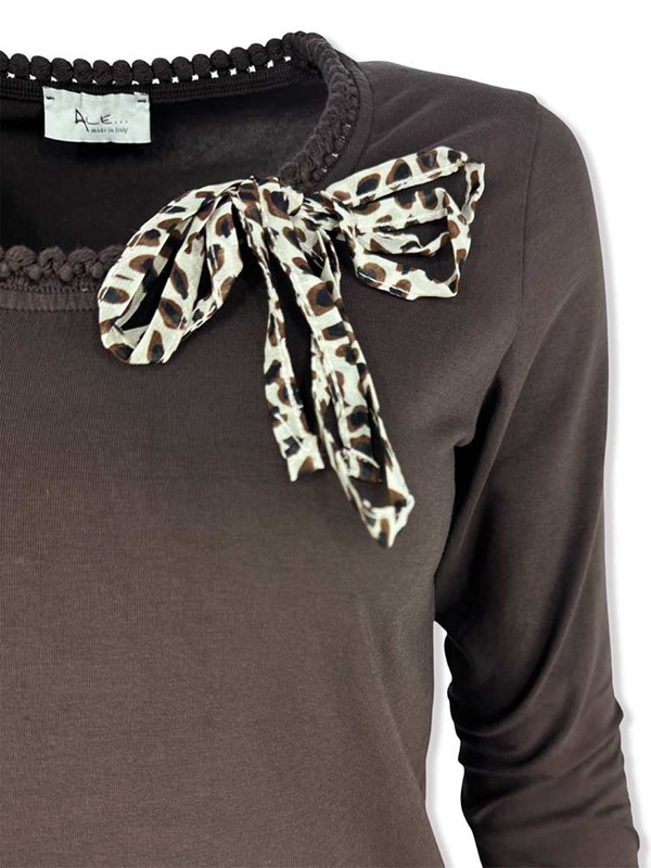 t-shirt-con-fiocco-maculato-cioccolato