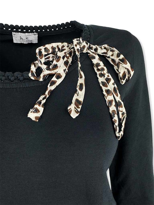 t-shirt-con-fiocco-maculato-nero