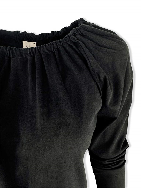 t-shirt-scollo-barchetta-con-elastico-nero