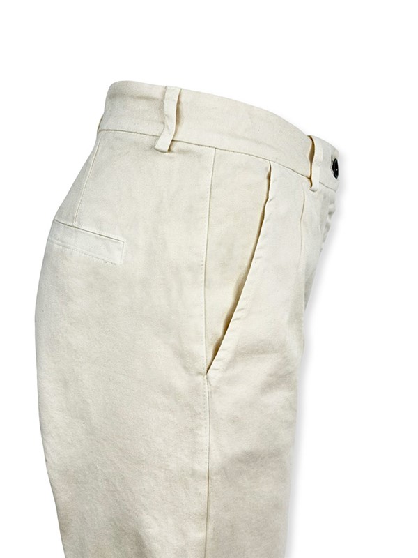 pantalone-con-pince-tasca-america-burro