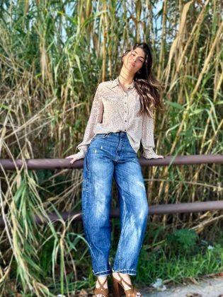 Blusa in viscosa con taschini