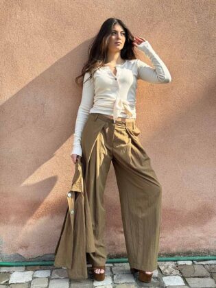 Pantalone wide leg con pieghe