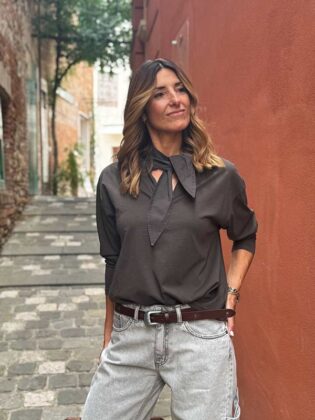 T-shirt a scatola con fiocco