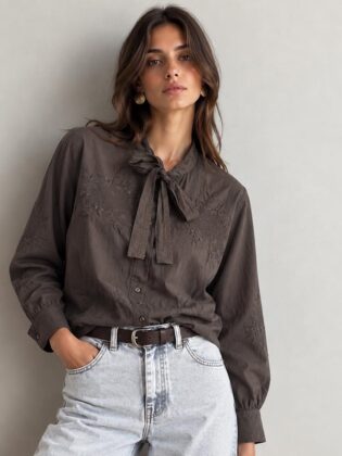Camicia con fiocco ricamo floreale
