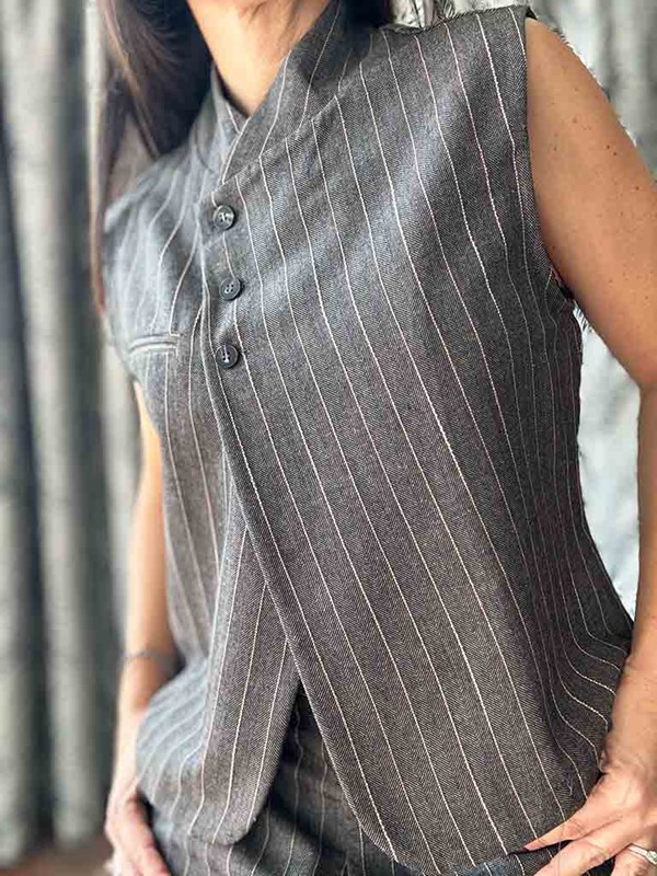 Gilet asimmetrico bottoncini - immagine 2